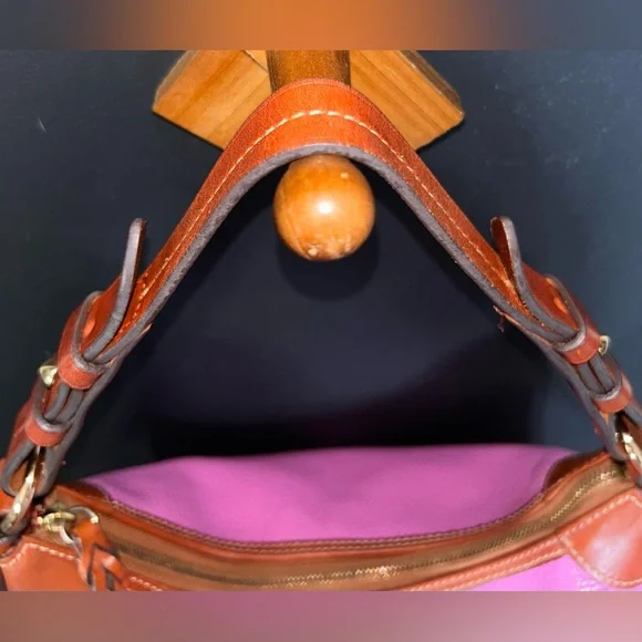 Dooney & Bourke Pink & Tan Pebble Grain Hobo bag -EUC- - Picture 5 of 16